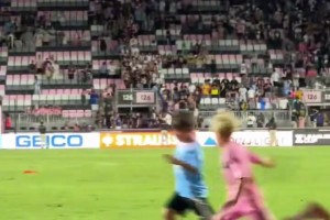 内马尔含泪告白：我曾跌入谷底！17分钟戴帽救主后寻求心理帮助（内马尔动情自述：从谷底走来！17分钟上演帽子戏法救主后主动寻求心理援助）