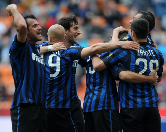 奥莱：因背身列队事件被禁足6个月，贝隆上诉至体育仲裁法庭（奥莱：贝隆因背身列队遭禁赛半年，已向体育仲裁法庭提起上诉）