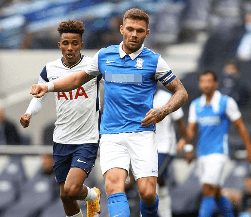 看巴萨被布鲁日进了三个球，想笑了。（目睹布鲁日对巴萨连下三城，我忍俊不禁）