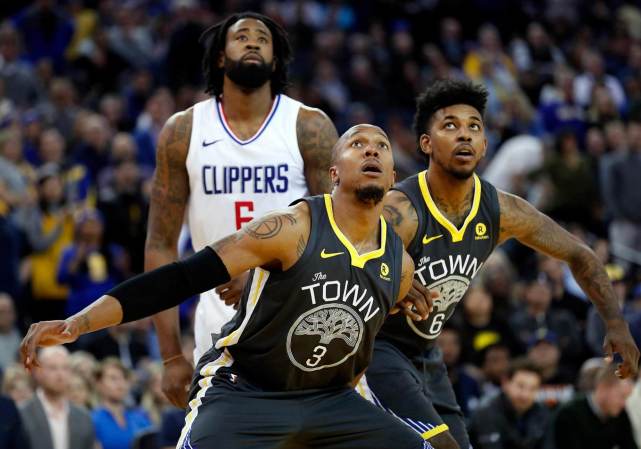 MLS主席告诉萨拉赫联系梅西，商讨他离开利物浦的惊人计划。（MLS主席促萨拉赫联络梅西，探讨其从利物浦离队的爆炸性计划）