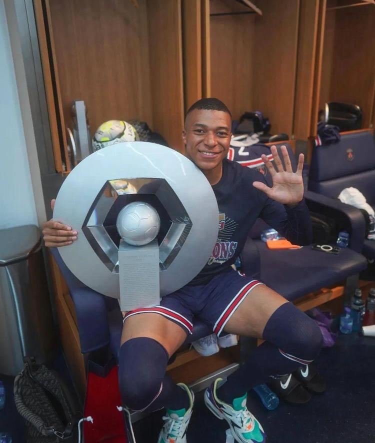 普利希奇：两天前我像死在床上了一样，很高兴来到了这里（普利希奇：两天前我还病得躺在床上，如今来到这里让我无比开心）