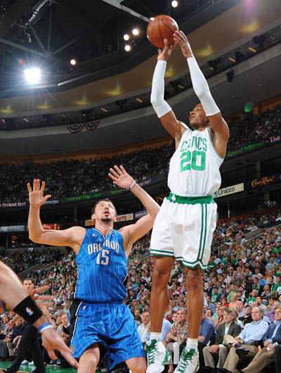 上有着严格 上有着严格